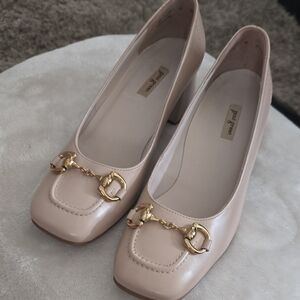 Paul Green| Buscuit Soft Nappa Nude Heels with Gold Chain NWOT
